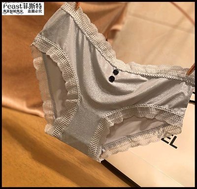 【Feast-菲斯特】-日系甜美可愛牛奶絲內褲 閃閃發光面料前部紐扣裝飾蕾絲邊底褲 1698