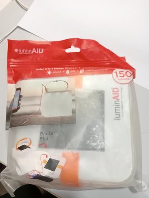 攜帶式照明燈 Lumin AID solar two in one phone charger and inflactable lantern