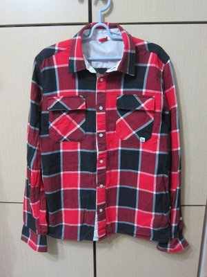 衣市藍~PUMA 長袖格紋襯衫 (L~180/100A~紅黑方格~七成新~) (200413)