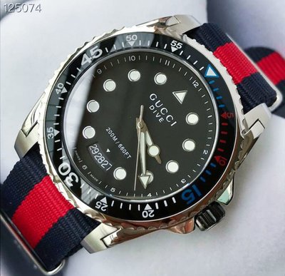 GUCCI Dive 陶瓷圈 黑色面錶盤 紅色配藍色尼龍錶帶 石英 男士手錶 YA136210