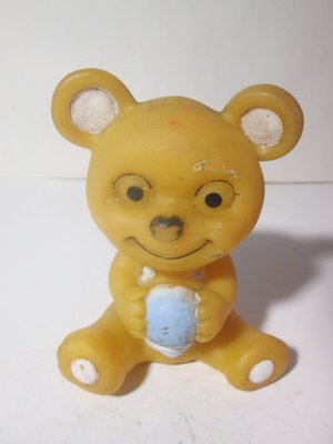 《瑋哥童趣屋》早期 軟膠 玩球小熊 公仔娃娃~(尺寸高約：11 cm，非常舊了，壓下沒聲音)…促000