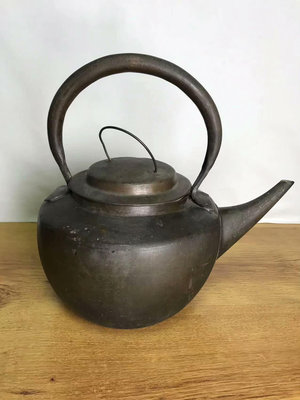 日本回流老銅壺，很老的銅壺品相不錯，無修補試水不漏，容量約3