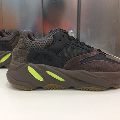 YEEZY BOOST 700 WAVE RUNNER “MAUVE” 27.0 | www.aeassis.org.br