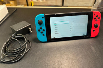 奇機通訊(楠梓店)售二手- Nintendo 任天堂 Switch 紅藍電力加強版 32GB 單主機+充電器