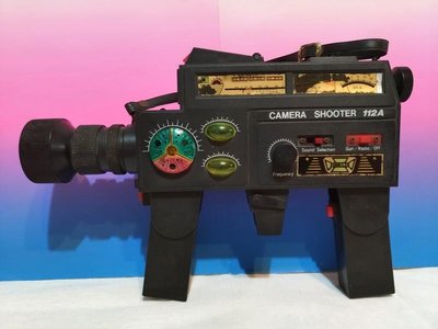 宇宙城 台灣製早期錄影機攝影機造型電動手槍塑膠玩具槍1個 放電池有雷射槍聲響(寄出後不保固) U3