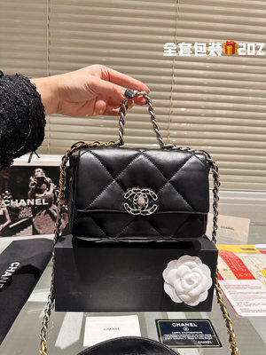 【二手包包】經典香19   最能hold的住任何身段的搭配一定不會出錯Chanel19手袋口蓋包[黑色] 輕NO51369