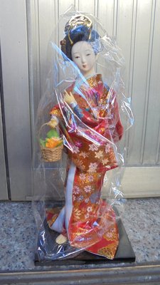 {寒武紀文物}早期日本藝妓東洋和服娃娃偶~完整如圖~高約32cm~保證不附標不造假標多少算多少~m76