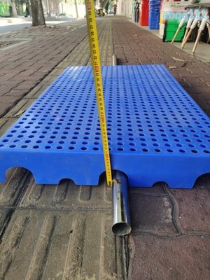 可放水管地托板腳踏板底部可放水管漏水密孔塑料地墊板底走水漏雜塑料板 塑膠板 卡板箱 托盤 腳墊 踏板 防潮板 貨架正品