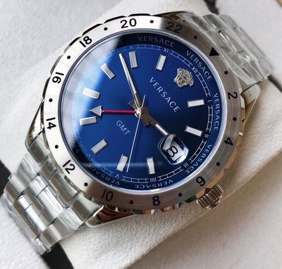 VERSACE Hellenyium GMT 藍色錶盤 銀色不鏽鋼錶帶 石英 男士手錶 V11010015
