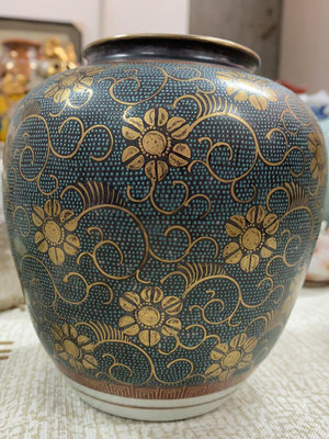 日本回流加賀時期九谷燒青粒小花瓶一個，有年代感，尺寸如圖