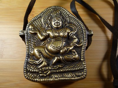【珠添神聖】老件尼泊爾手工銅製 串牛皮繩 密宗藏傳佛像嘎嗚/嘎屋(可打開裝藏)~