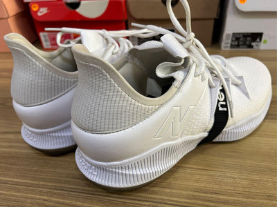 New Balance OMN1S Low 2E 寬楦 白黑配色 籃球鞋