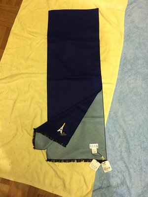 全新正品 ELLE 平織圍巾 素色藍 100% 桑蠶絲 按標籤價2480元不到7折 售價1690元