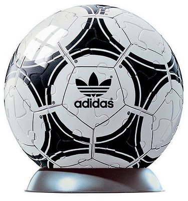 2003-260 絕版60片3D立體塑膠球型日本進口拼圖．ADIDAS 愛迪達 1982年版 世界足球杯設計款