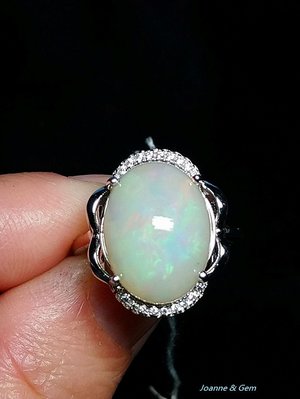 蛋白石戒指(Opal) ~衣索匹亞頂級蛋白石，全淨體明顯的紅、綠火光 (女戒)-輕珠寶