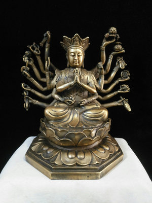 尼泊爾回流老銅胎供奉恭請《準隄佛母》法莊嚴?準提菩薩為十八臂三目，各臂或結印或持劍，持數珠，金剛杵等物。他的福德智慧無量16575【藏傳】銅器 佛像 擺件