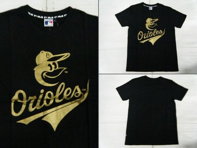 新莊新太陽 MLB 大聯盟 5330239-900 巴爾的摩 金鶯隊 金色 LOGO T恤 黑 特590