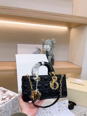 【熱銷】 新款Dior橫版戴妃包 愛心刺繡手拎包單肩包斜挎包 專櫃同步 贈送鏈條 配禮盒