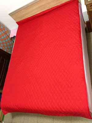 全新 紅色素色聚脂纖維鋪棉涼被 空調被 冷氣被