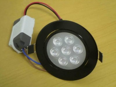 [嬌光照明]台灣製造 9公分 7晶 7W LED 黑框面 白光/黃光 天花板燈 投射燈 一體型搖擺崁燈 角度可調 -崁