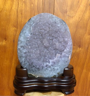 奇士水晶-稀有天然烏拉圭異象粉帶紫球花軟糖晶鎮-球花軟糖晶閃閃發亮-附特製木座