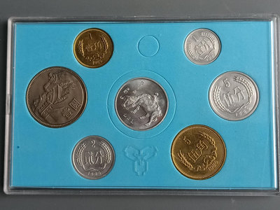 1985年長城套幣，早些年錢幣商店買的，品相如圖，喜歡來秒！