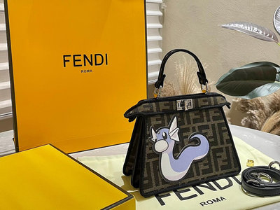 【二手包包】FENDI x 藤原浩fragment x Pokemon 三方眹名犮年系列尺寸：21 20cmNO39219