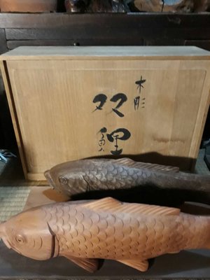 古早懷舊 (名家勘幸作) 歸鄉 木雕鯉魚 一對 特🉐️價【侘寂文學館】 魚木雕刻 附木箱  【古董級】  隨緣讓藏A05