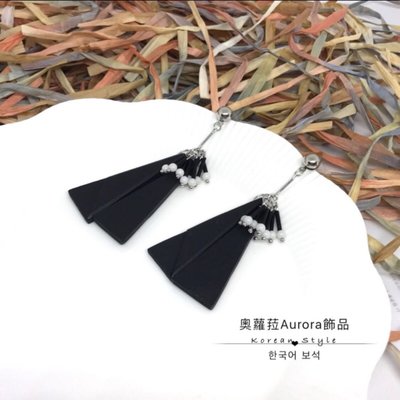 韓國木質三角鋼針垂墜耳環《奧蘿菈Aurora韓國飾品》附不織布收納袋拭銀布