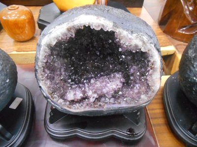 100%天然全巴西紫水晶晶洞含座(10.5公斤)特價出清請先詢問庫存(有時沒在店請先連絡以免白跑)