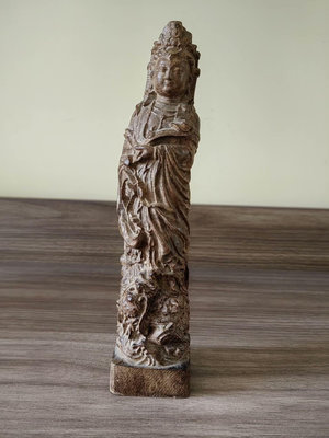 y越南沉香木雕刻雕件，觀音菩薩擺件飾品，御龍觀音，帶底座。一九