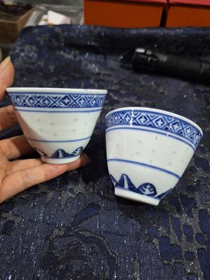 金欣古玩，米粒杯瓷器外銷件，文革時期件，純手拉胚米粒杯二件組杯子拍賣～01750～