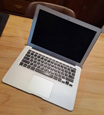奇機巨蛋03.24.03 二手優惠【APPLE】2015 MacBook Air A1466 4G/128G 店內保固一個月
