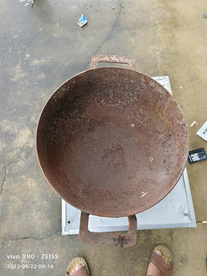 【二手】老款大型鐵鍋一款。。整體品相非常好，大家看到的是原狀態。沒有772【李掌櫃】