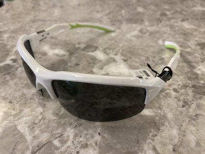 全新 日見小野 白綠配色 運動太陽眼鏡 慢跑 馬拉松 Oakley 390元起標 標多少賣多少 超值特賣