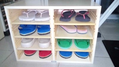 八層室內鞋櫃或文件櫃(塑鋼材質,隔板為塑膠)