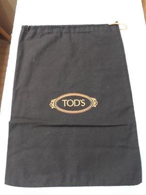 TOD'S 全新束口袋，售189元。