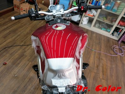 Dr. Color 玩色專業汽車包膜 Honda CB 1000R 細紋自體修復透明犀牛皮_油箱