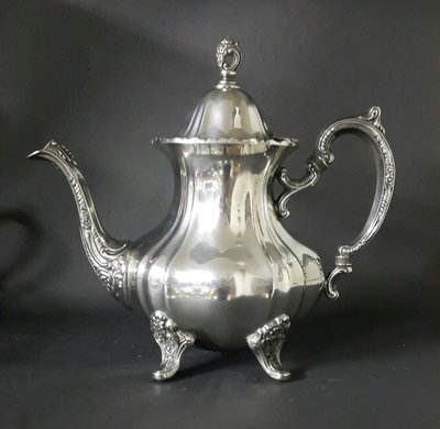 394高檔英國鍍銀壺 10 吋高 ANTIQUE TOWLE silver plated teapot
