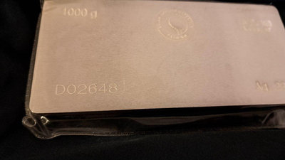 特定標！第一筆付款金額～光洋科LBMA長虹銀條1公斤所標價格1條價格的第一筆付款金額《正廠貨，背面為原廠證書》銀條本體刻印編號是照片中所示編號D02648。
