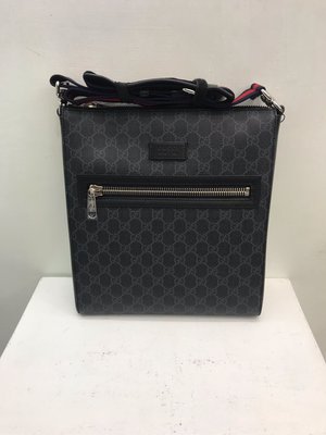 Gucci 黑色 Logo 壓紋 側背包 全新正品 男裝 歐洲精品