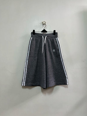 adidas 灰色品牌刺繡logo兩側線條抽繩彈性腰圍休閒寬褲裙 / 34  / 1161225