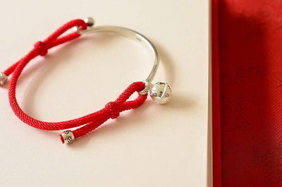 手工純銀鈴鐺半鐲手牌 設計編織紅色手繩