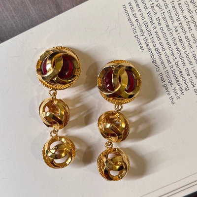 Sold（W41）週日上新✨ N2V✨VINTAGE✨寶藏美物✨ CHANEL香奈兒紅琉璃鳥籠金球流蘇耳夾