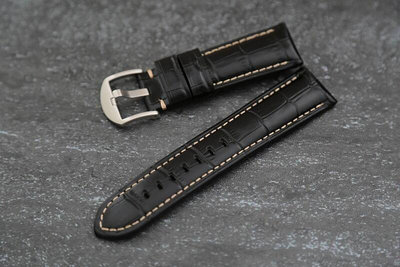22mm 24mm 小沛的新衣～黑色壓鱷魚皮紋真皮錶帶,可替代沛納海等同規格表帶~白色車縫線