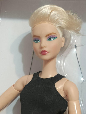 收藏型芭比娃娃黑標Barbie Looks#8白金短髮女娃/白肌/正常體型/瑜伽體/十八關節體/微盒損現貨
