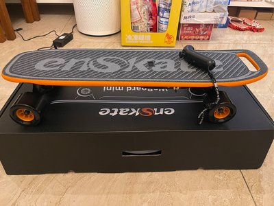庫存出清 enSkate 電動滑板、原裝正品 enSkate 電動滑板 無線遙控單驅售價約 滑板+滑板包7880、可羅東面交免運⋯⋯