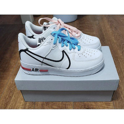 Nike Air Force 1 React 白紅 黑鉤 板 男 女 運動 現貨 CD4366-100慢跑鞋【ADIDAS x NIKE】