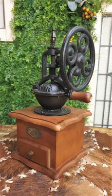 【卡卡頌 歐洲古董】法國老件  木雕刻  鐵件  手搖 骨董  磨豆機     ss0611 ✬