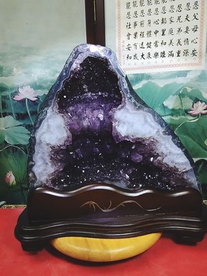 異像水晶~ 艷紫色25.5公斤天然大骨幹環腰晶花紫水晶洞((巴西紫水晶洞)) 藏風 納氣